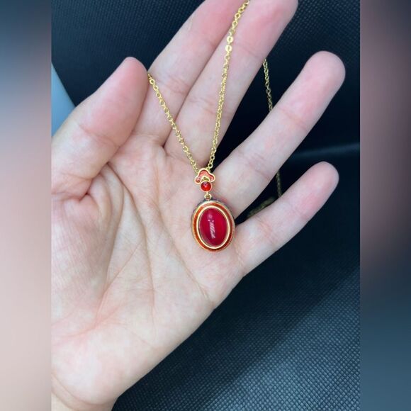 Red Cabochon Pendant Necklace with Enamel detailing - Picture 3 of 13
